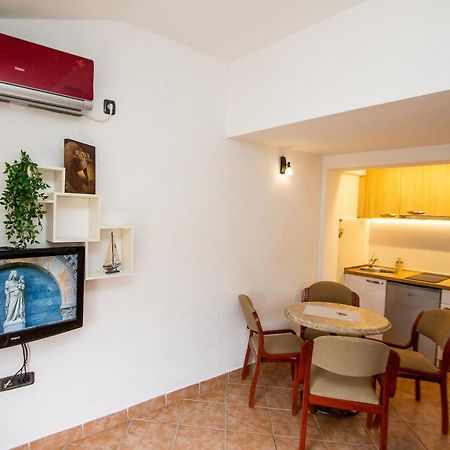 Guest House Jedro Petrovac Luaran gambar