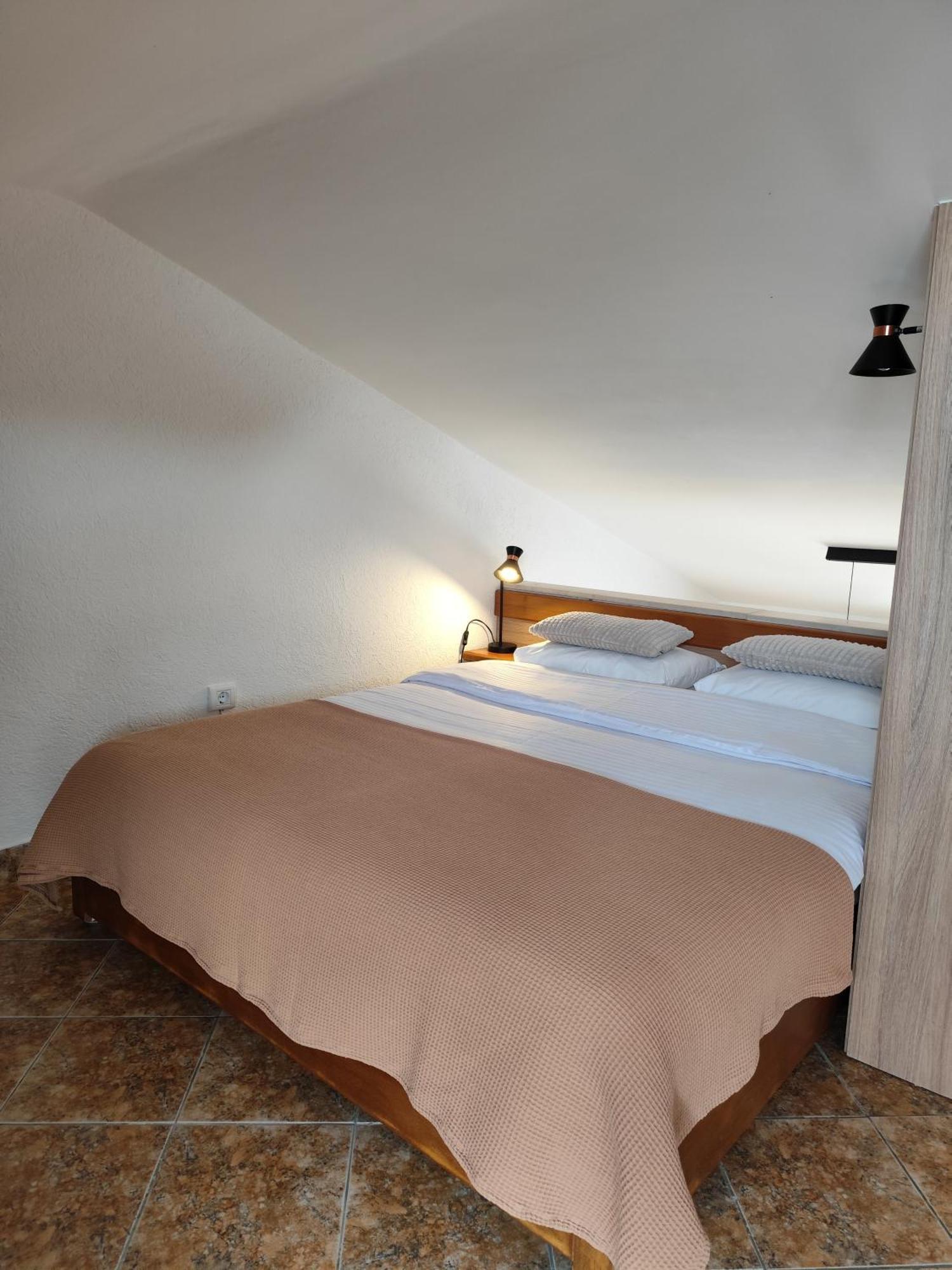Guest House Jedro Petrovac Luaran gambar