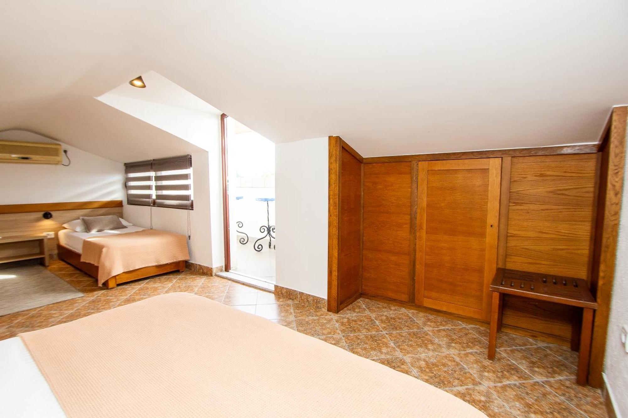 Guest House Jedro Petrovac Luaran gambar