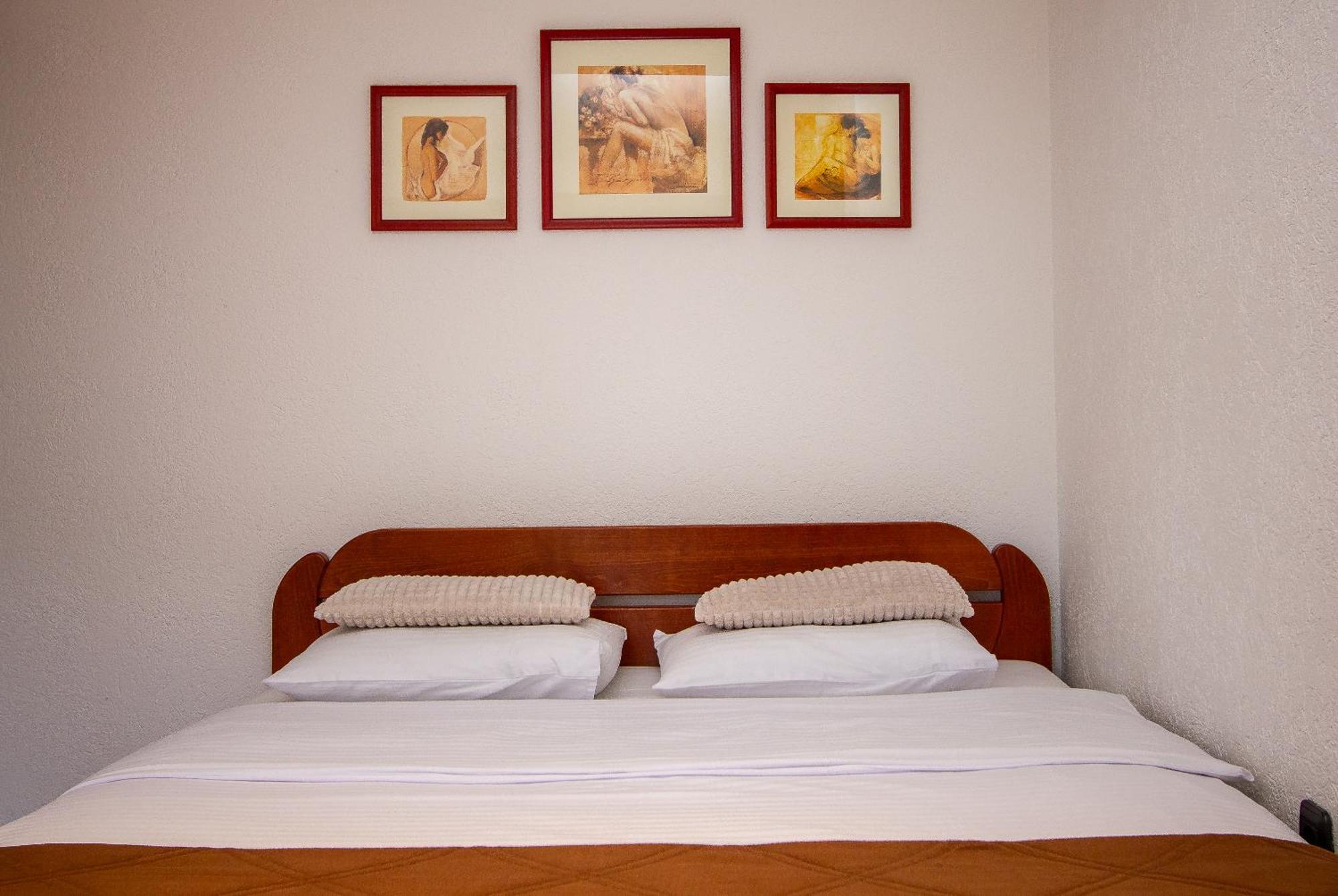 Guest House Jedro Petrovac Luaran gambar