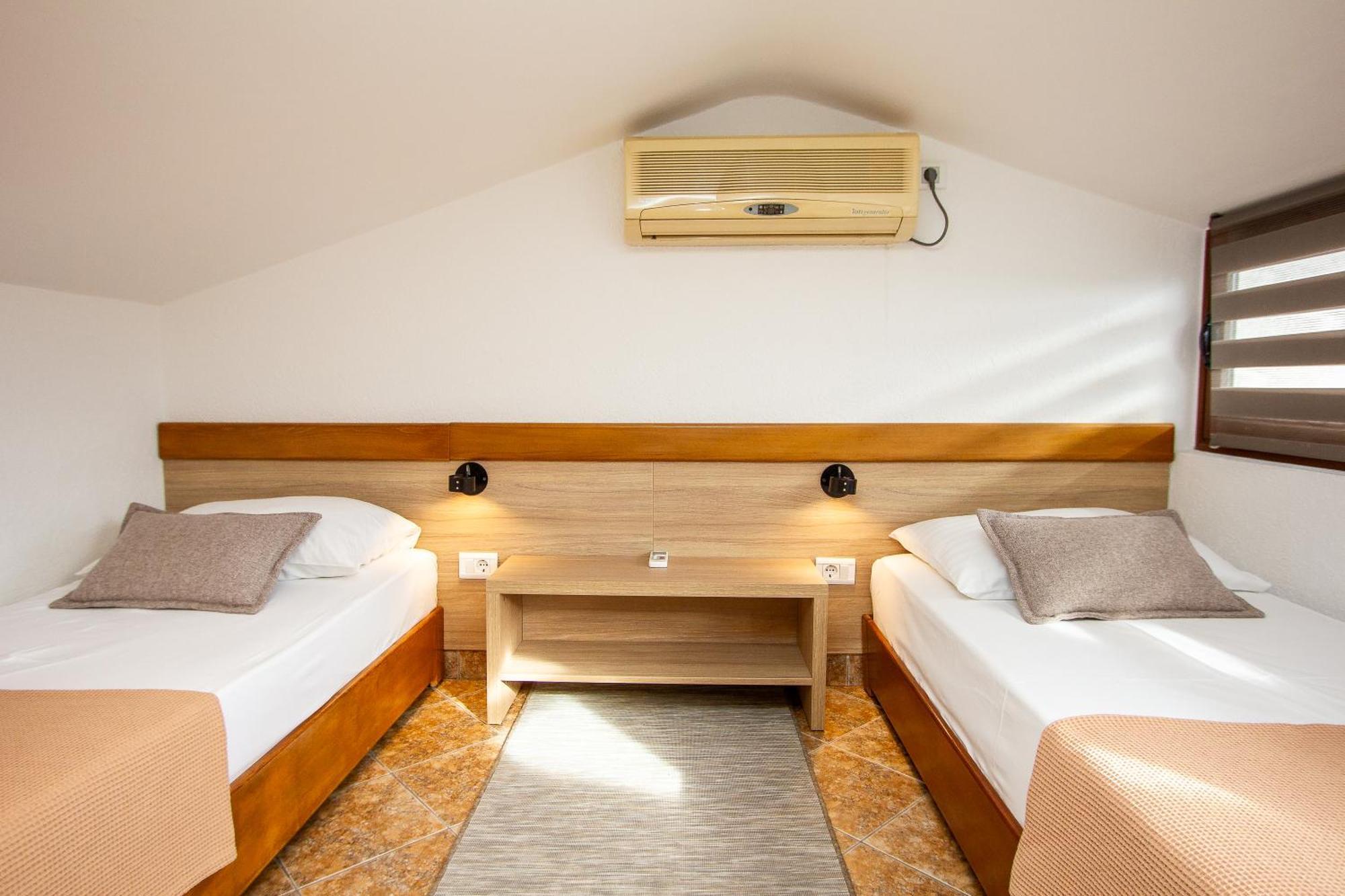 Guest House Jedro Petrovac Luaran gambar