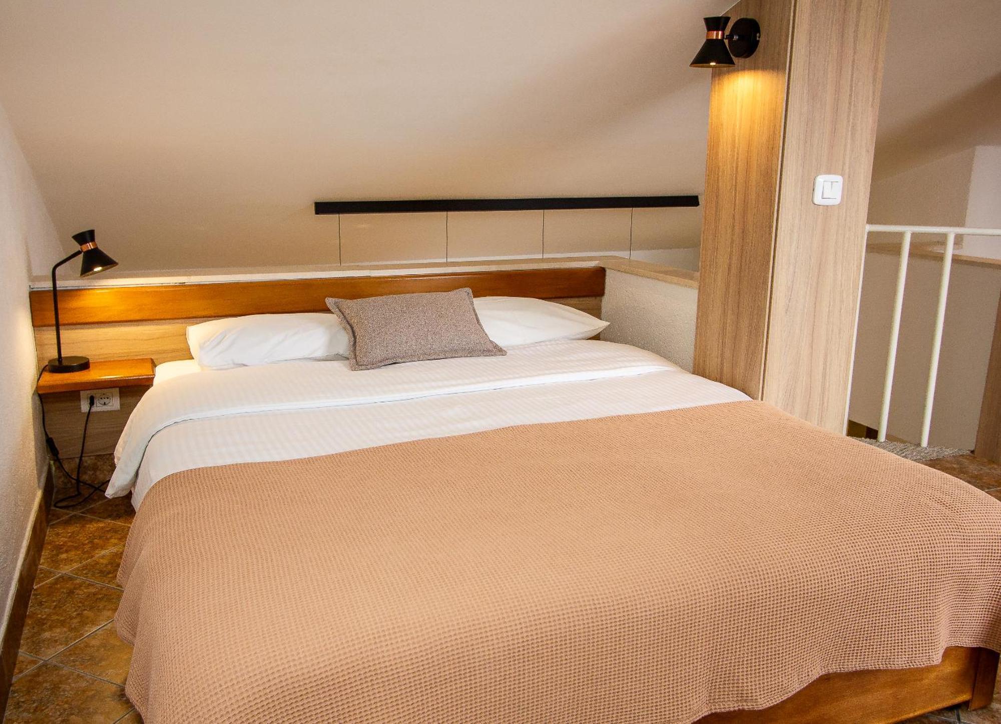 Guest House Jedro Petrovac Luaran gambar