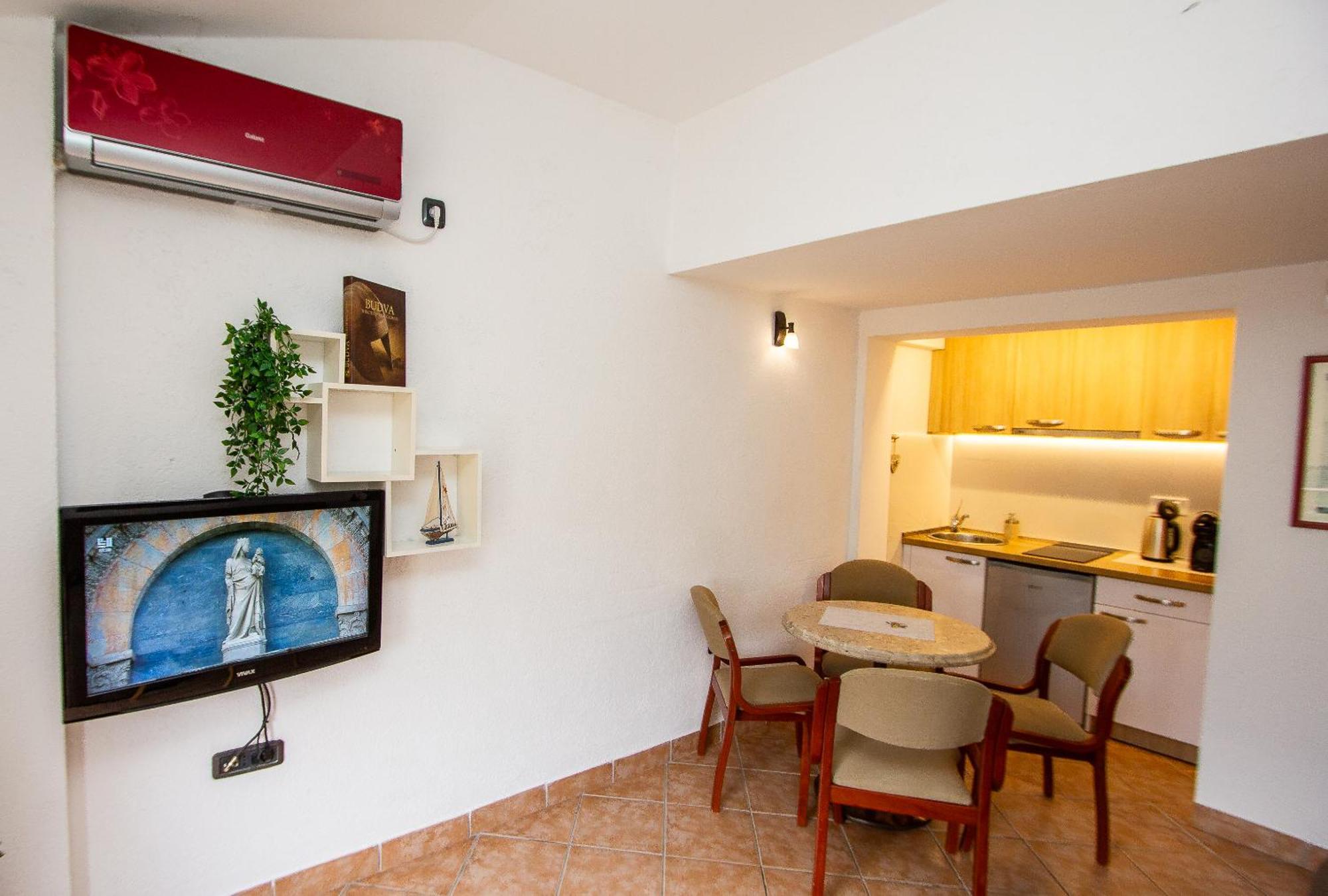 Guest House Jedro Petrovac Luaran gambar