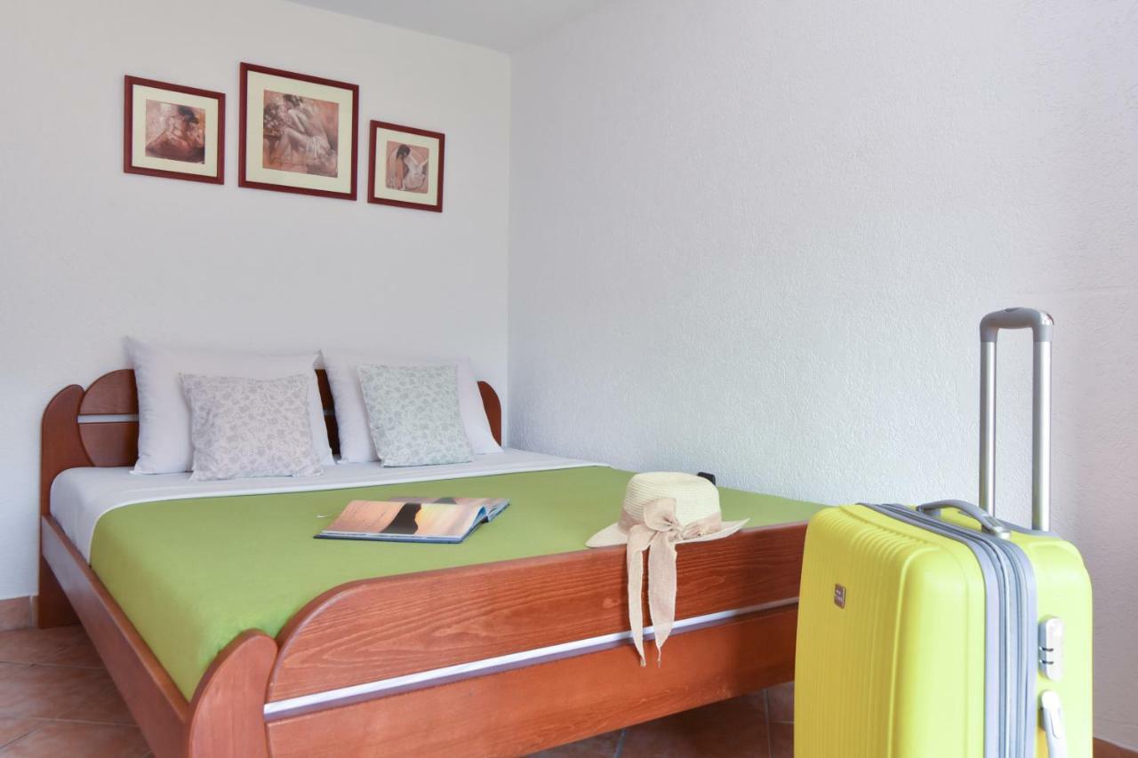 Guest House Jedro Petrovac Luaran gambar