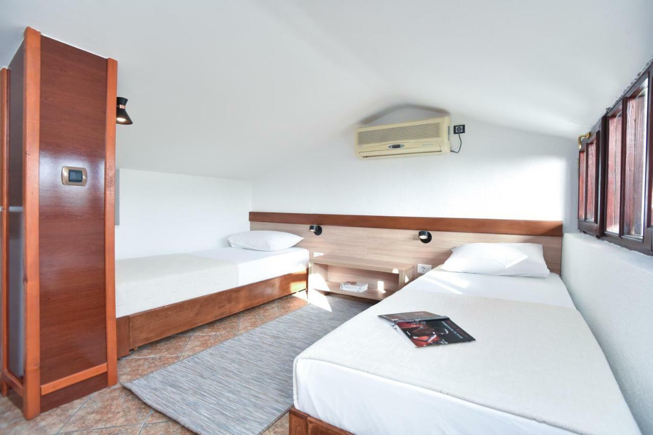 Guest House Jedro Petrovac Luaran gambar