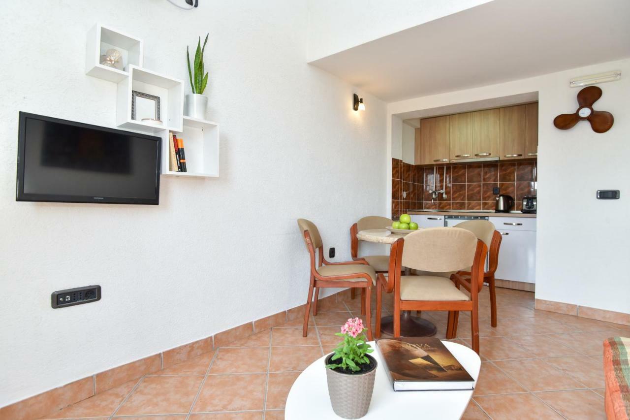 Guest House Jedro Petrovac Luaran gambar