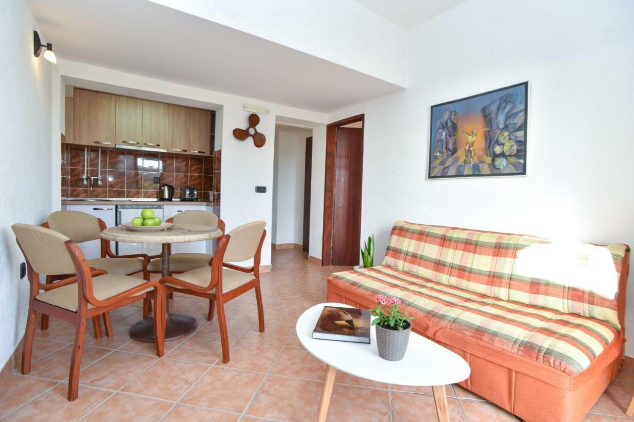 Guest House Jedro Petrovac Luaran gambar
