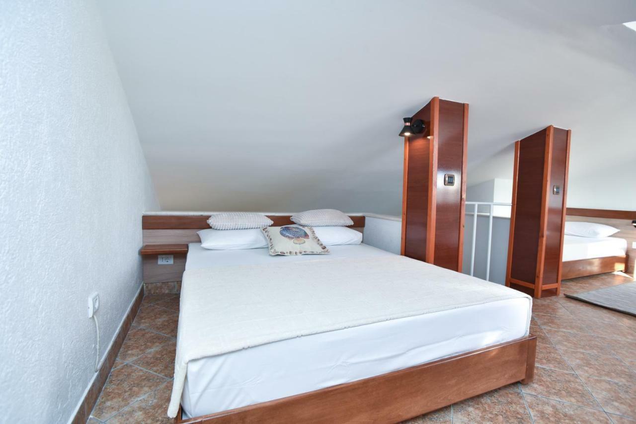 Guest House Jedro Petrovac Luaran gambar