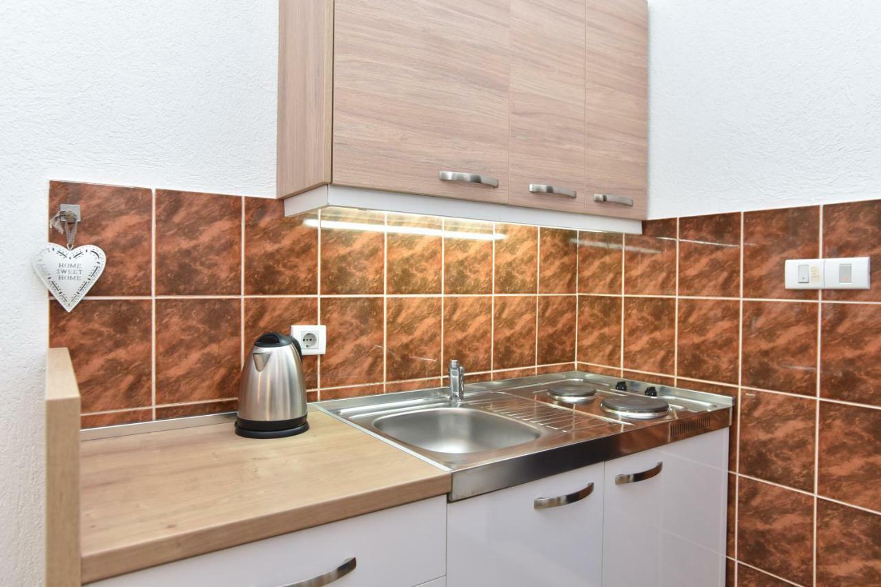 Guest House Jedro Petrovac Luaran gambar
